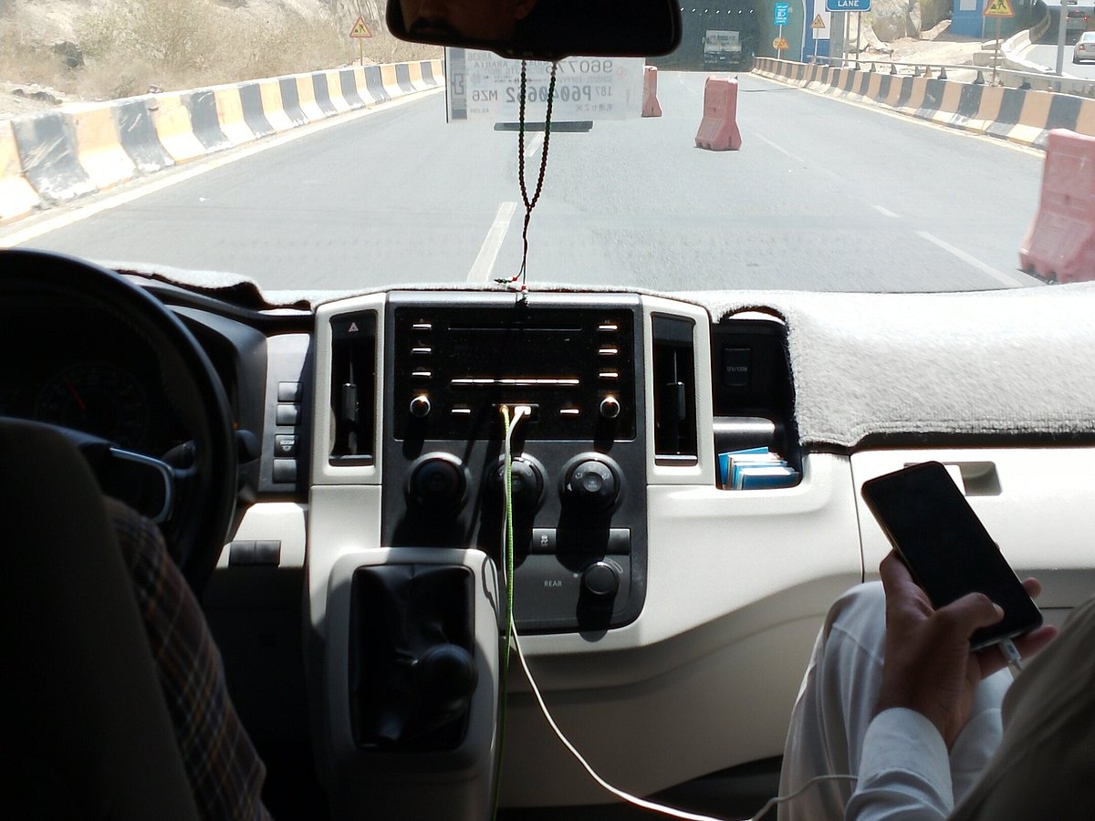 Convenience of Umrah Taxi: Pilgrimage Made Easy"